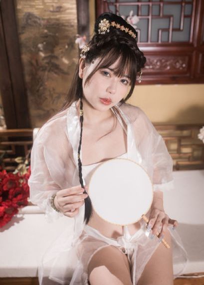 小乔脱了内裤打开腿让人躁_HD完整在线观看