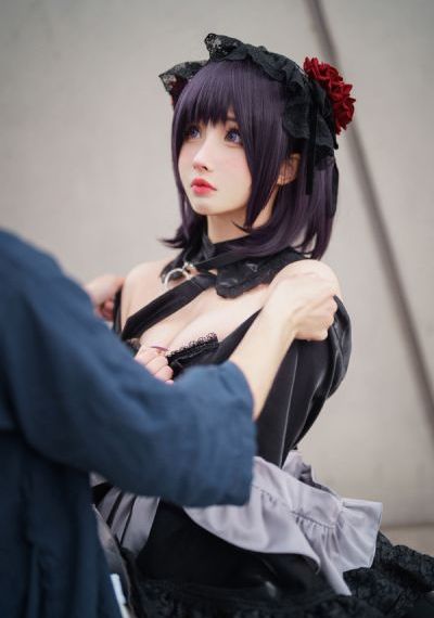梅艳芳撩开衣服展示文胸_高清超清在线观看